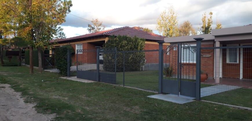 4 cabañas con chalet y pileta a 50 mt del río en Mina Clavero