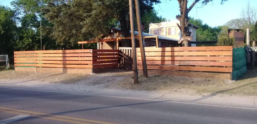 2 casas con pileta sobre ruta en Nono