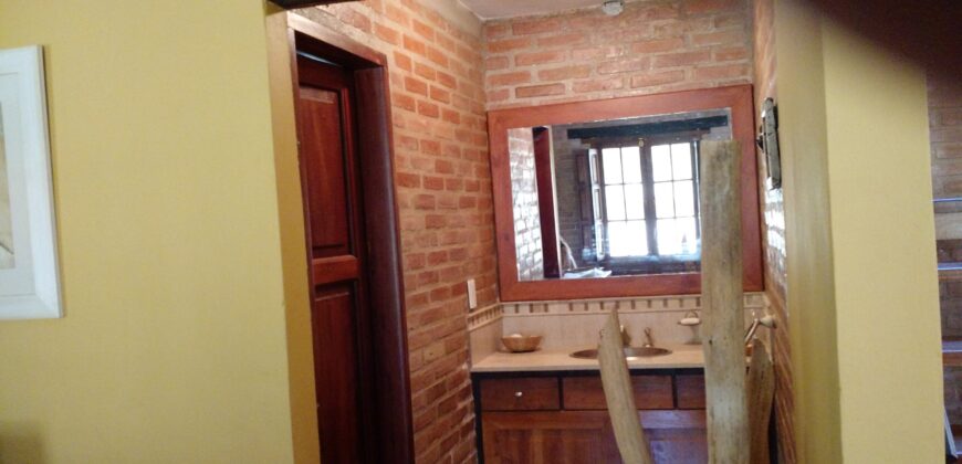 (Alq temp) Chalet de 2 plantas con pileta en El Huaico, Las Calles