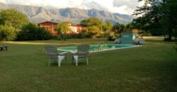 Complejo de 2 cabañas y pileta con lindas vistas