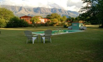 Complejo de 2 cabañas y pileta con lindas vistas