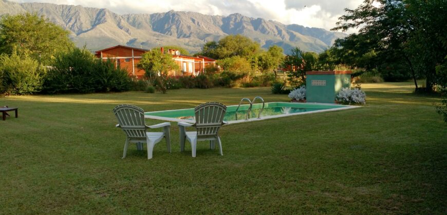Complejo de 2 cabañas y pileta con lindas vistas