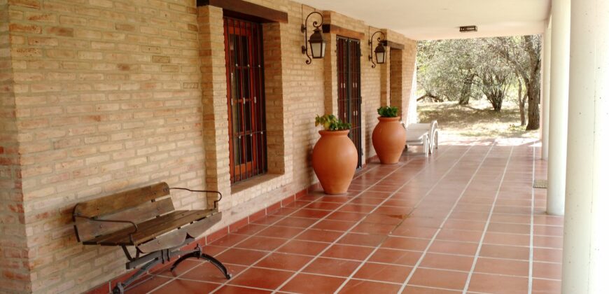 (Alq temp) Chalet de 2 plantas con pileta en El Huaico, Las Calles