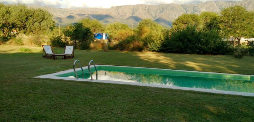 Complejo de 2 cabañas y pileta con lindas vistas