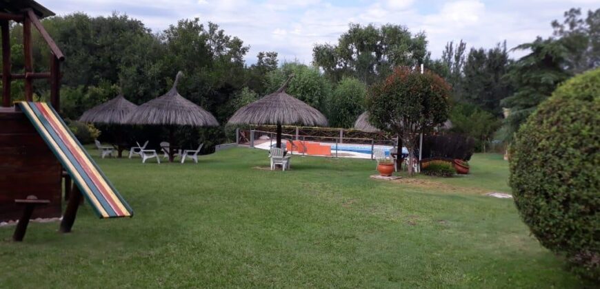 4 cabañas con chalet y pileta a 50 mt del río en Mina Clavero
