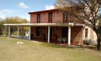 (Alq temp) Chalet de 2 plantas con pileta en El Huaico, Las Calles