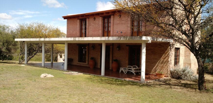 (Alq temp) Chalet de 2 plantas con pileta en El Huaico, Las Calles