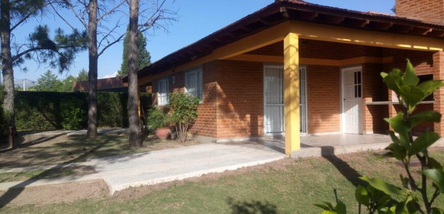 4 cabañas con chalet y pileta a 50 mt del río en Mina Clavero