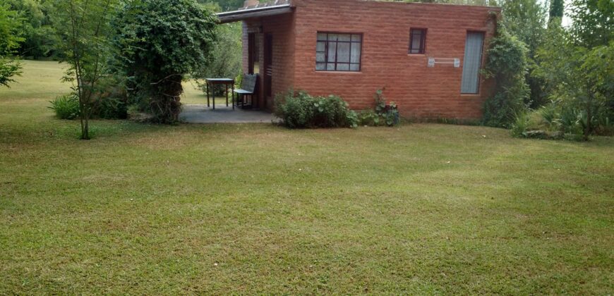 Complejo de 2 cabañas y pileta con lindas vistas
