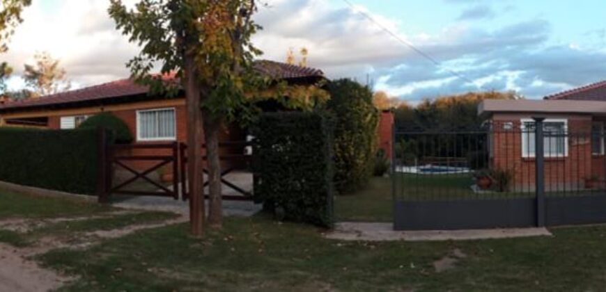 4 cabañas con chalet y pileta a 50 mt del río en Mina Clavero