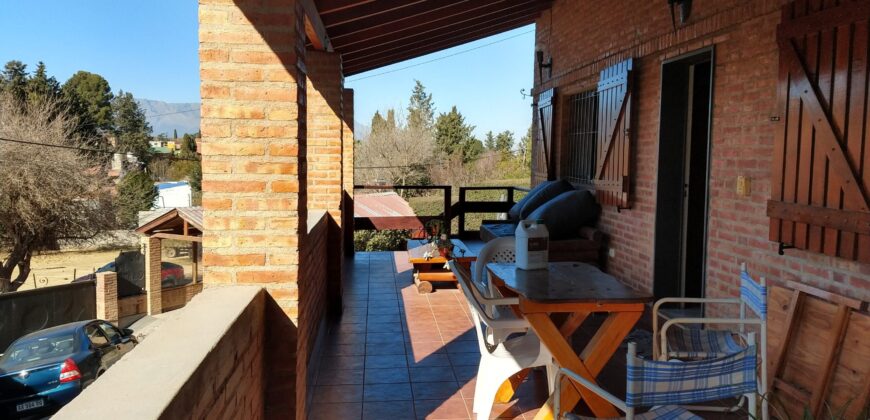 Chalet c/pileta a pocas cuadras del centro de Mina Clavero