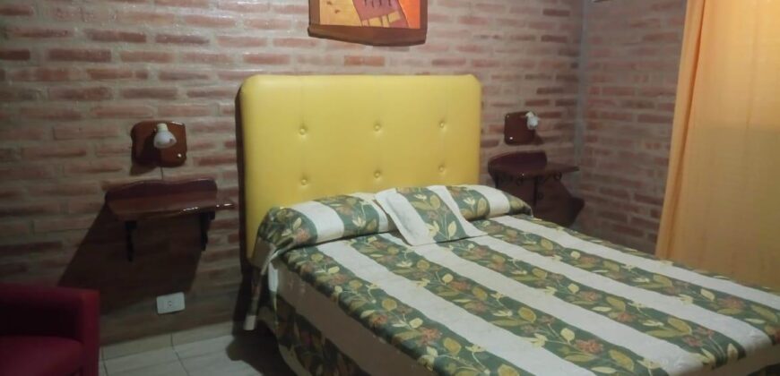 4 cabañas con chalet y pileta a 50 mt del río en Mina Clavero