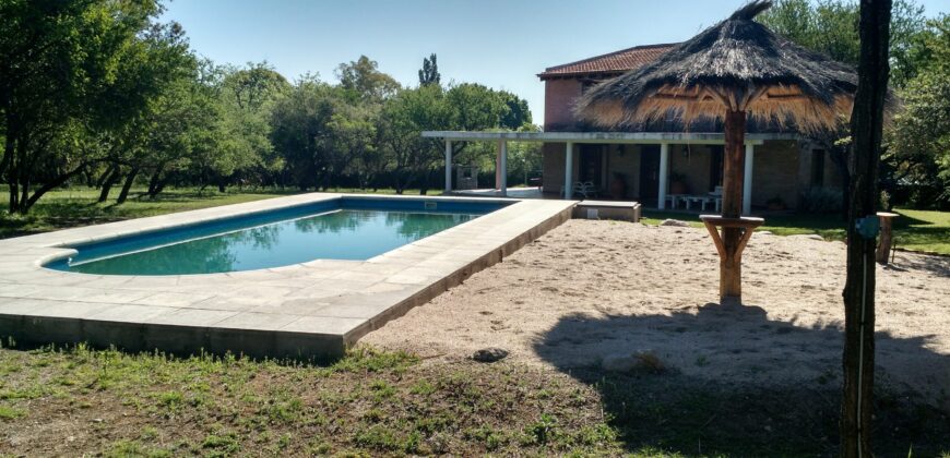 (Alq temp) Chalet de 2 plantas con pileta en El Huaico, Las Calles