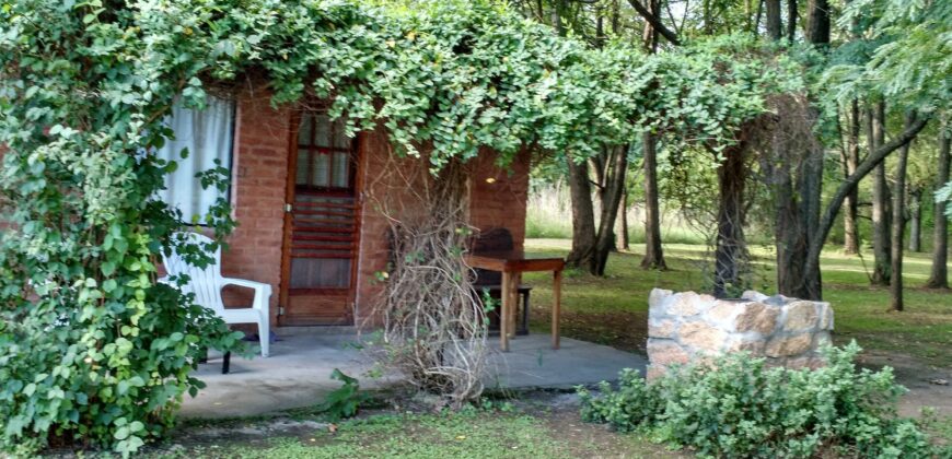 Complejo de 2 cabañas y pileta con lindas vistas