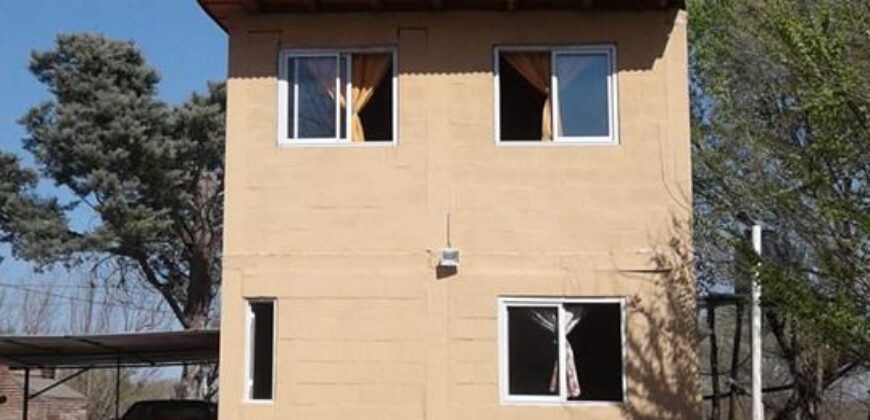 2 casas con pileta sobre ruta en Nono