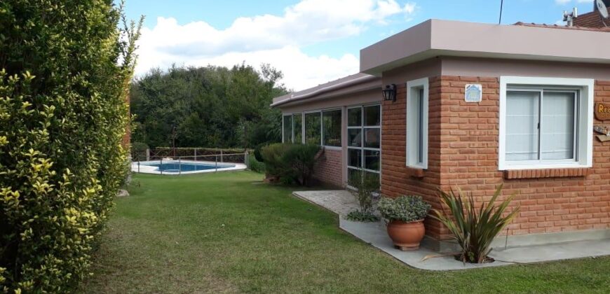 4 cabañas con chalet y pileta a 50 mt del río en Mina Clavero