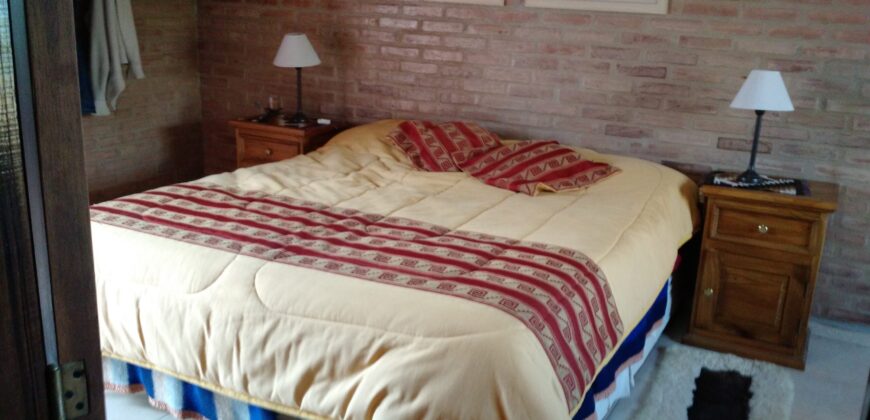 (Alq temp) Chalet de 2 plantas con pileta en El Huaico, Las Calles