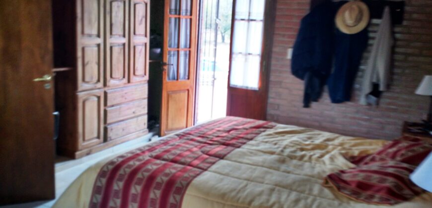(Alq temp) Chalet de 2 plantas con pileta en El Huaico, Las Calles