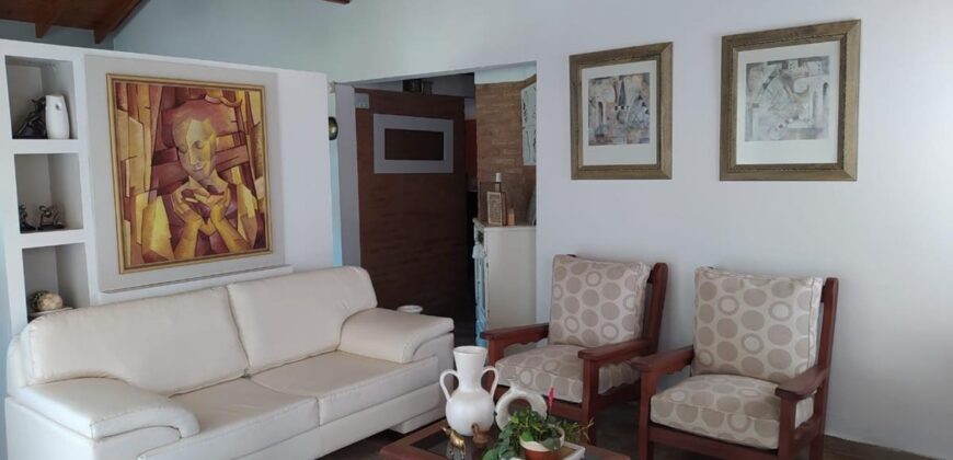 4 cabañas con chalet y pileta a 50 mt del río en Mina Clavero