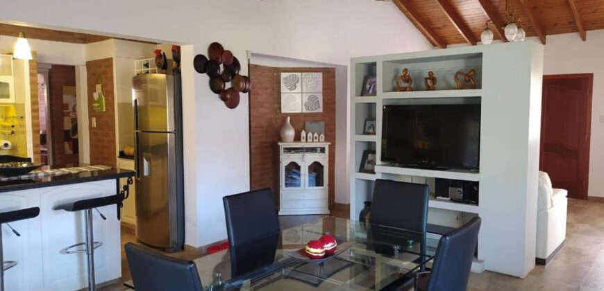 4 cabañas con chalet y pileta a 50 mt del río en Mina Clavero