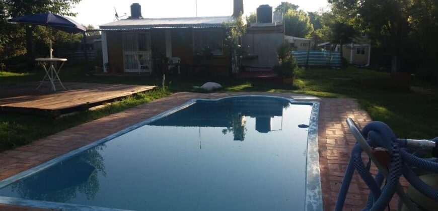 2 casas con pileta sobre ruta en Nono