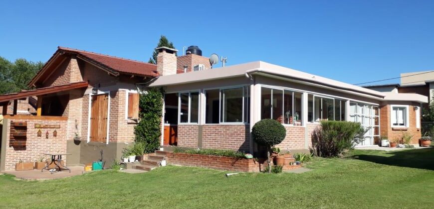4 cabañas con chalet y pileta a 50 mt del río en Mina Clavero