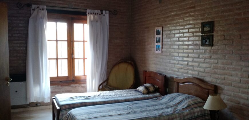 (Alq temp) Chalet de 2 plantas con pileta en El Huaico, Las Calles