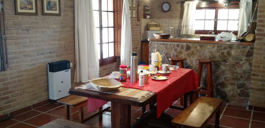(Alq temp) Chalet de 2 plantas con pileta en El Huaico, Las Calles