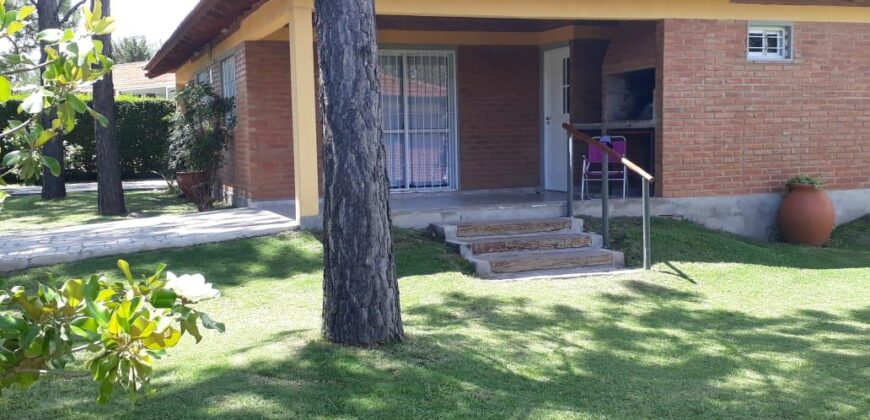 4 cabañas con chalet y pileta a 50 mt del río en Mina Clavero