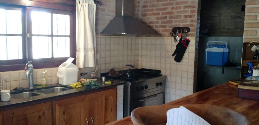 (Alq temp) Chalet de 2 plantas con pileta en El Huaico, Las Calles
