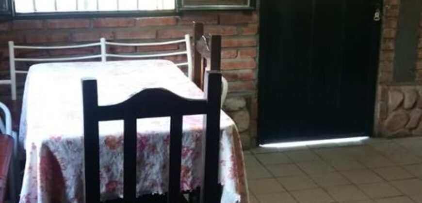 2 casas con pileta sobre ruta en Nono