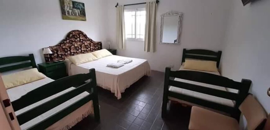 Hotel a metros del río Mina Clavero