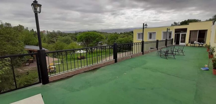 Hotel a metros del río Mina Clavero