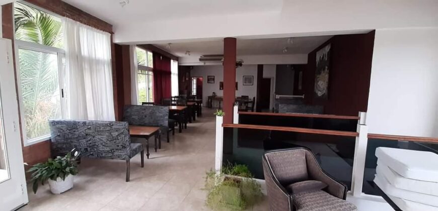Hotel a metros del río Mina Clavero