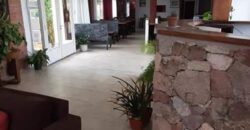 Hotel a metros del río Mina Clavero