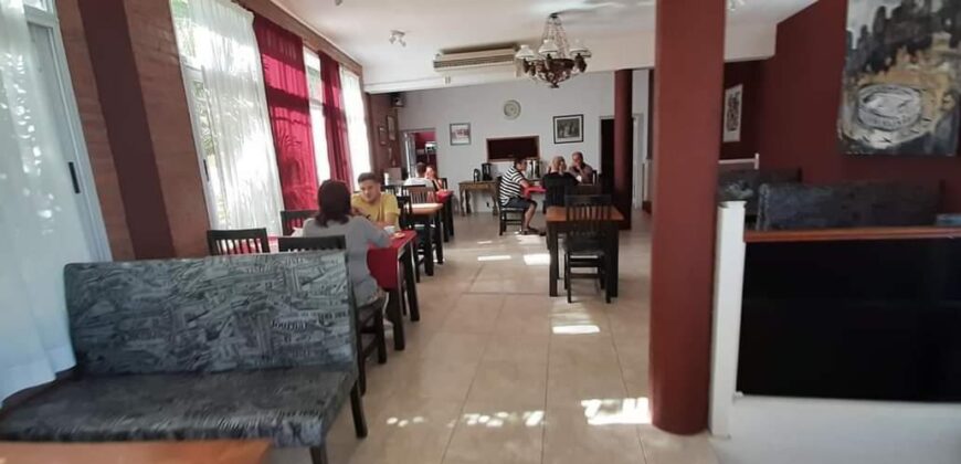 Hotel a metros del río Mina Clavero
