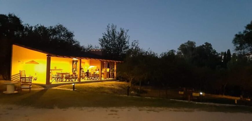 Hotel a metros del río Mina Clavero