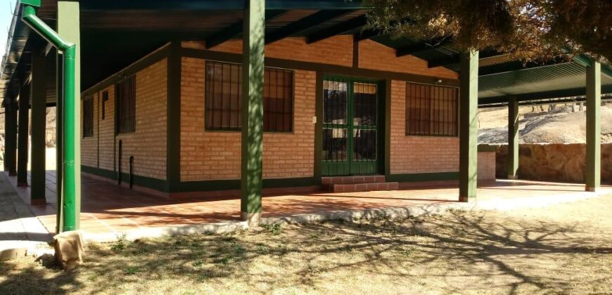 Casa de campo con pileta y lindas vistas en Panaholma