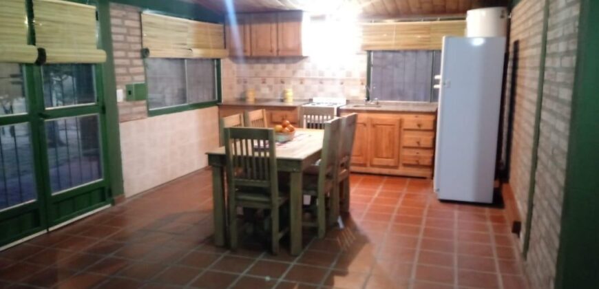 Casa de campo con pileta y lindas vistas en Panaholma