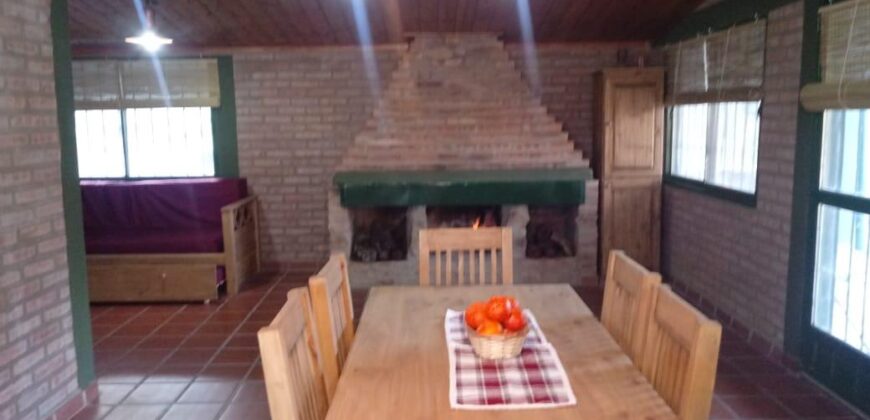 Casa de campo con pileta y lindas vistas en Panaholma