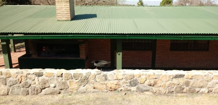 Casa de campo con pileta y lindas vistas en Panaholma