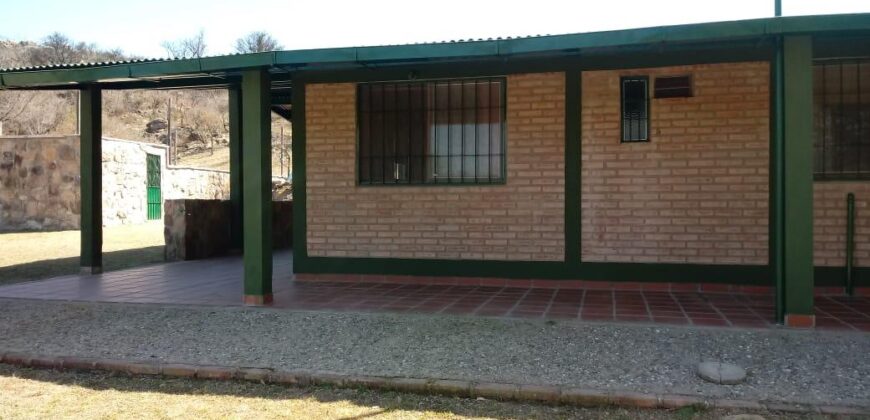 Casa de campo con pileta y lindas vistas en Panaholma