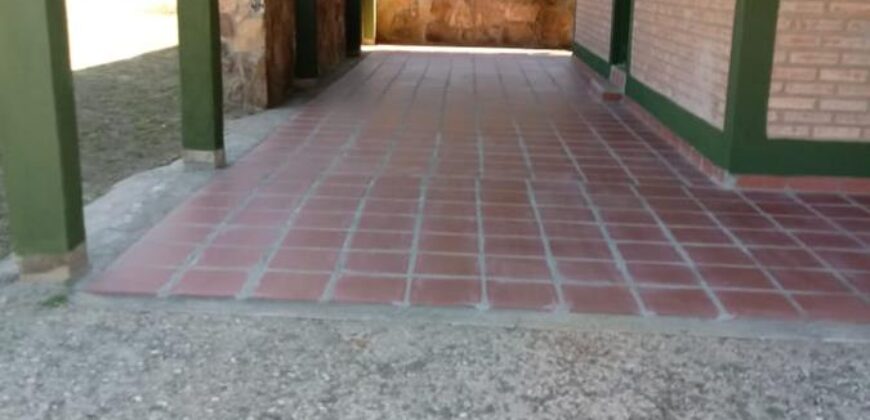 Casa de campo con pileta y lindas vistas en Panaholma