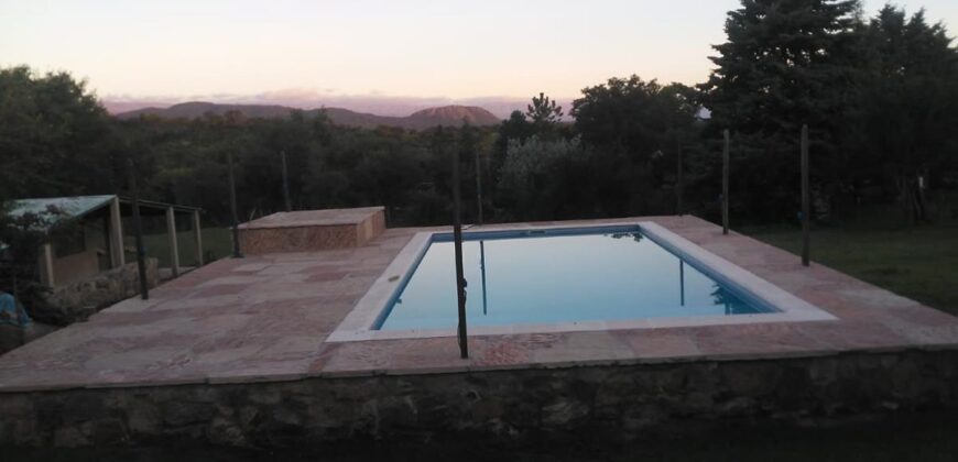 Casa de campo con pileta y lindas vistas en Panaholma