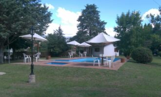 Complejo de 8 cabañas con casa y piscina en Nono