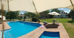 Complejo de 8 cabañas con casa y piscina en Nono
