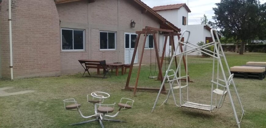 Complejo de 8 cabañas con casa y piscina en Nono