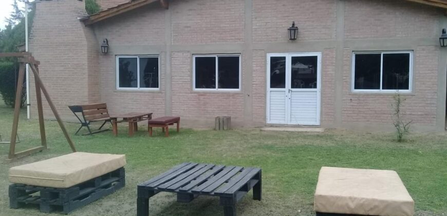 Complejo de 8 cabañas con casa y piscina en Nono