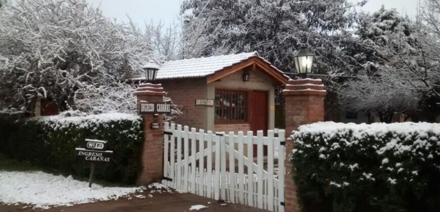 Complejo de 8 cabañas con casa y piscina en Nono