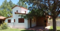 Complejo de 8 cabañas con casa y piscina en Nono